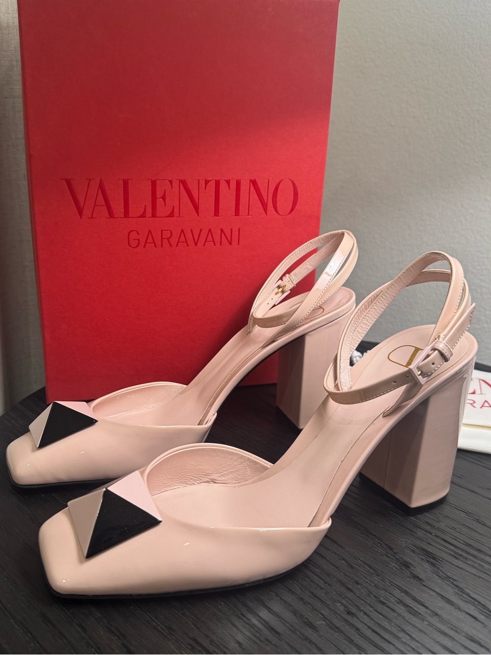 Valentino Garavani Roman One Stud Pumps Patent Pink 42